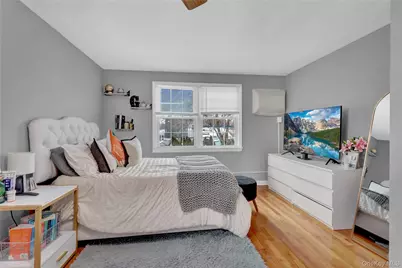 122 Laurel Drive, New Hyde Park, NY 11040 - Photo 16