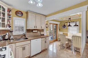 122 Laurel Dr, New Hyde Park, NY 11040 - Photo 10