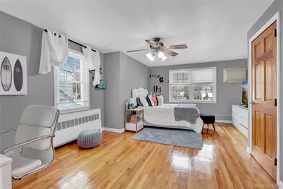 122 Laurel Drive, New Hyde Park, NY 11040 - Photo 18