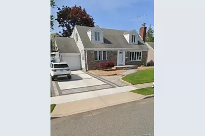 664 Knollwood Drive, West Hempstead, NY 11552 - Photo 1