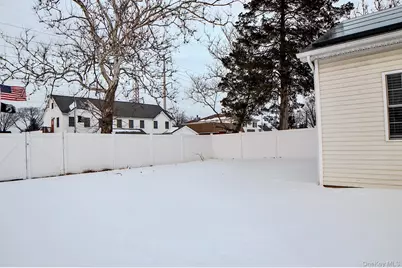 14 Bittersweet Lane, Levittown, NY 11756 - Photo 20