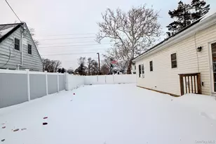 14 Bittersweet Ln, Levittown, NY 11756 - Photo 22