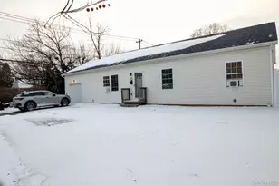 14 Bittersweet Ln, Levittown, NY 11756 - Photo 2