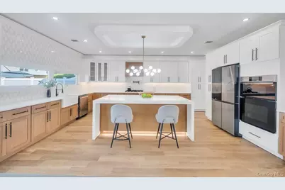 43 W Cabot Lane, Westbury, NY 11590 - Photo 2