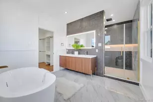 43 W Cabot Ln, Westbury, NY 11590 - Photo 32