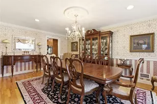 4 Peachtree Ln, Roslyn, NY 11576 - Photo 16