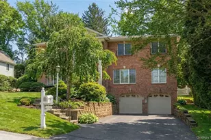 4 Peachtree Ln, Roslyn, NY 11576 - Photo 2