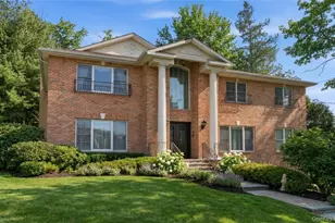 4 Peachtree Ln, Roslyn, NY 11576 - Photo 2