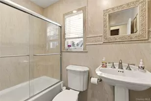 4 Peachtree Ln, Roslyn, NY 11576 - Photo 18