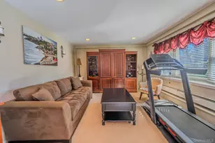 519 Gwynn St, Babylon, NY 11702 - Photo 6