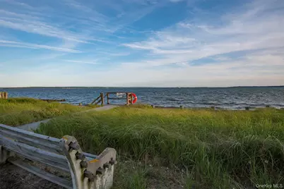 700 Gin Lane, Southold, NY 11971 - Photo 2