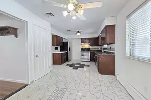 43 Fallen Leaf Rd, Holbrook, NY 11741 - Photo 6