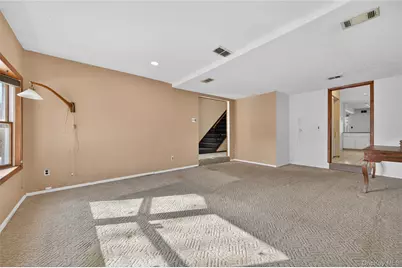 61 Estate Court #61, Woodbury, NY 11797 - Photo 4