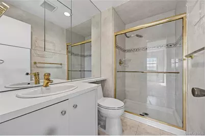 61 Estate Court #61, Woodbury, NY 11797 - Photo 16