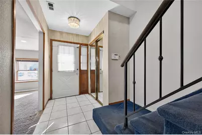 61 Estate Court #61, Woodbury, NY 11797 - Photo 2