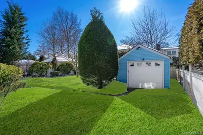 91 Drake Street, Malverne, NY 11565 - Photo 28