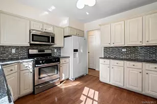 91 Drake St, Malverne, NY 11565 - Photo 12