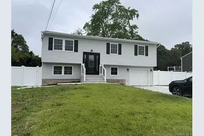 495 Hawkins Road, Selden, NY 11784 - Photo 2