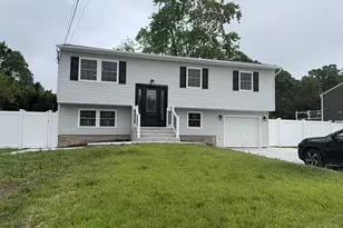 495 Hawkins Rd, Selden, NY 11784 - Photo 2