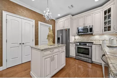 366 Roosevelt Way, Westbury, NY 11590 - Photo 14