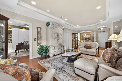 366 Roosevelt Way, Westbury, NY 11590 - Photo 8