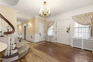 42 Clock Tower Ln, Old Westbury, NY 11568 - Photo 4