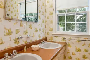 5 Bronze Ct, Huntington, NY 11743 - Photo 16