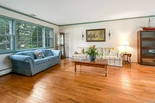 5 Bronze Ct, Huntington, NY 11743 - Photo 4