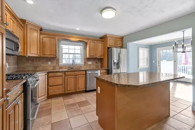 55 Hillside Avenue, Huntington, NY 11743 - Photo 4