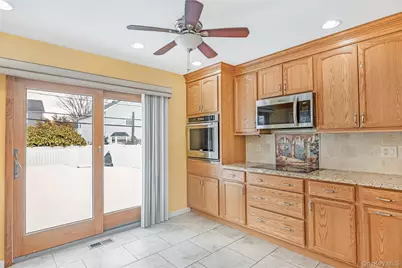 2288 Jefferson Street, East Meadow, NY 11554 - Photo 12