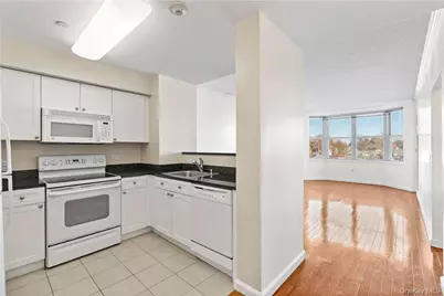 300 Mamaroneck Avenue #514, White Plains, NY 10605 - Photo 8