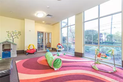 300 Mamaroneck Avenue #514, White Plains, NY 10605 - Photo 16