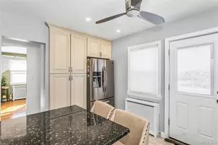 622 Wellelein Rd, Uniondale, NY 11533 - Photo 6