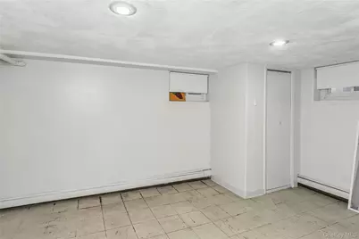 622 Wellelein Road, Uniondale, NY 11533 - Photo 16