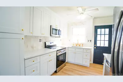 5 Pearsall Place, Babylon, NY 11702 - Photo 4