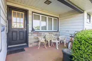 2436 Hempstead Ln, Wantagh, NY 11793 - Photo 4