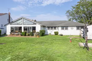 2436 Hempstead Ln, Wantagh, NY 11793 - Photo 32