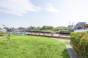 2436 Hempstead Ln, Wantagh, NY 11793 - Photo 34