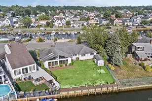 2436 Hempstead Ln, Wantagh, NY 11793 - Photo 46