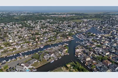 2436 Hempstead Lane, Wantagh, NY 11793 - Photo 38