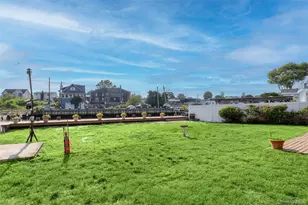 2436 Hempstead Ln, Wantagh, NY 11793 - Photo 36