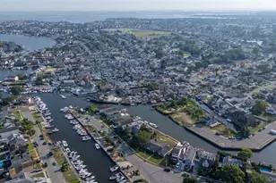 2436 Hempstead Ln, Wantagh, NY 11793 - Photo 42