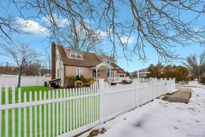 361 S 16th Street, Lindenhurst, NY 11757 - Photo 4