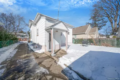 21 Park Avenue, Malverne, NY 11565 - Photo 34