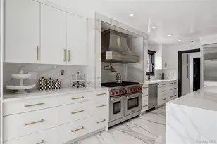 17 Garfield Pl, Roslyn Heights, NY 11577 - Photo 20