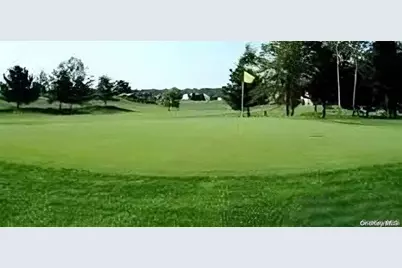 833 Madeira Boulevard, Melville, NY 11747 - Photo 28