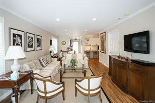 833 Madeira Blvd, Melville, NY 11747 - Photo 14