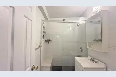 13870 Elder Avenue #4S, Flushing, NY 11355 - Photo 4