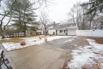 382 Jamaica Avenue, Medford, NY 11763 - Photo 1