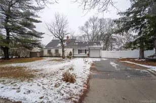 382 Jamaica Ave, Medford, NY 11763 - Photo 2